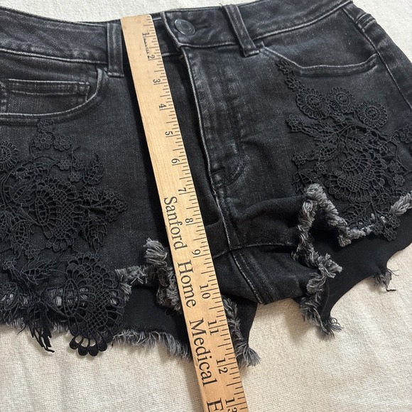 American Eagle Shorts Black Super Stretch Lace Distressed Boho Festival Sz4 - Picture 7 of 9